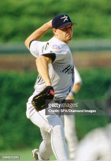 Billy Wagner of the Houston Astros throws a pitch during an MLB game from his 1999 season against the Chicago Cubs at Wrigley Field in Chicago,...