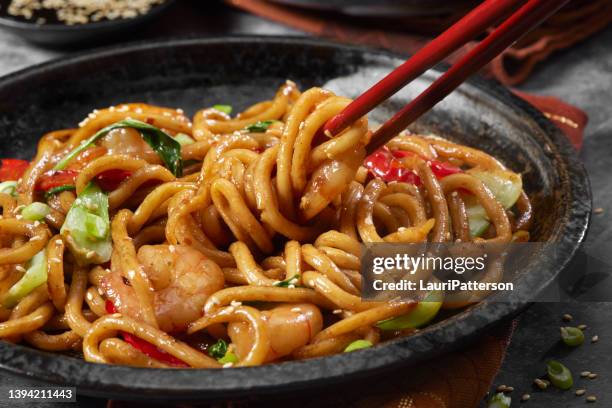 mongolian shrimp with udon noodles - udon noodle stock pictures, royalty-free photos & images