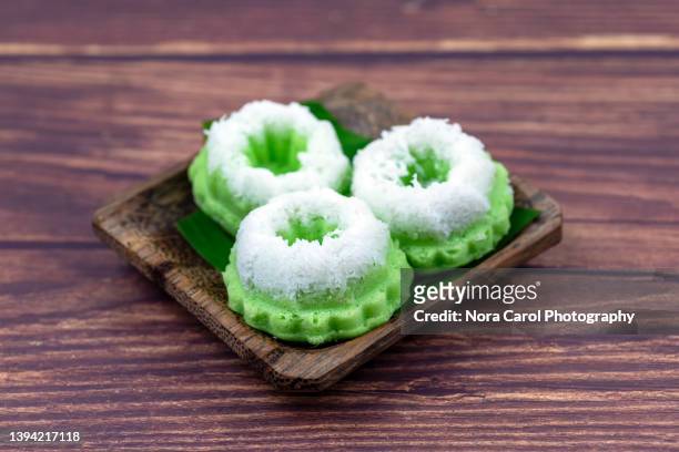malaysian traditional dessert kuih puteri ayu steamed pandan coconut cake - traditional malay food stock pictures, royalty-free photos & images