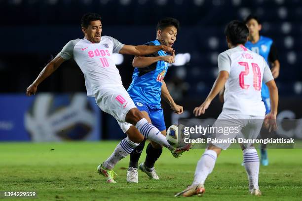 Cleiton of Kitchee SC controls the ball against Phitiwat Sookjitthammakul of Chiangrai United during the first half of the AFC Champions League Group...