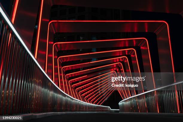 red light effect inside an empty pedestrian bridge at night - stadtbezirk xiamen stock-fotos und bilder