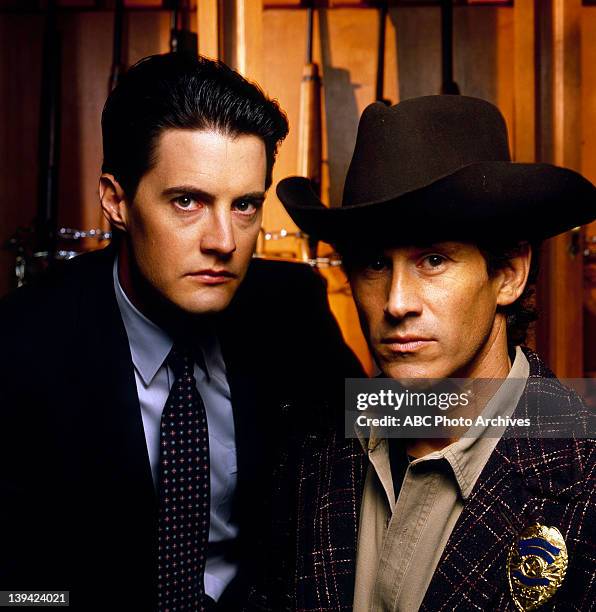 Cast Gallery - Shoot Date: September 4, 1990. KYLE MACLACHLAN;MICHAEL ONTKEAN