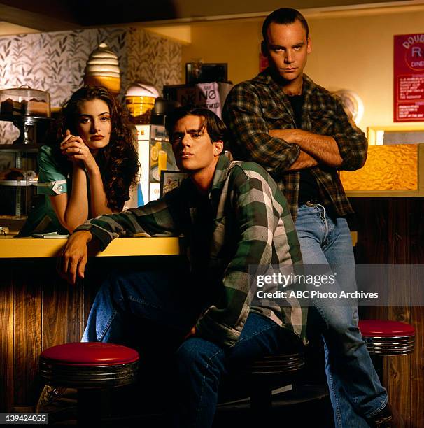 Cast Gallery - Shoot Date: September 4, 1990. MADCHEN AMICK;DANA ASHBROOK;ERIC DARE