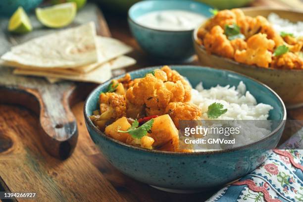 prato indiano vegano aloo gobi com batatas e couve-flor - indian food - fotografias e filmes do acervo