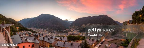 andorra la vella at sunset (andorra) - andorra la vella stockfoto's en -beelden