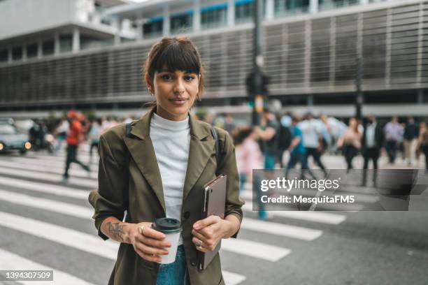 crowd crossing the crosswalk - daily life in sao paulo stock pictures, royalty-free photos & images