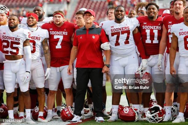 Head coach Brent Venables of the Oklahoma Sooners stands with his team for the alma mater during their spring game at Gaylord Family Oklahoma...