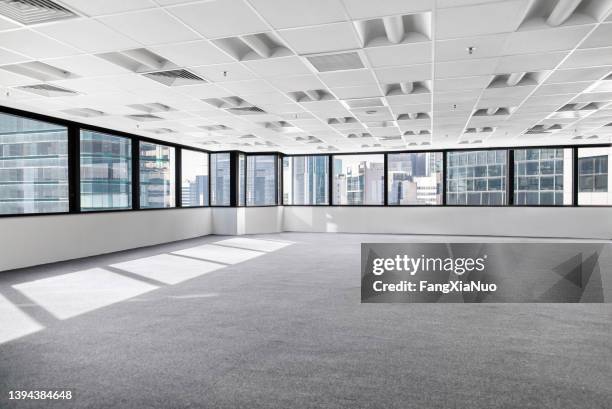 empty commercial business office interior space view in urban city downtown - vloerbedekking stockfoto's en -beelden