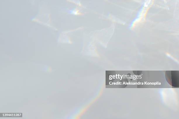 blurred dreamy surreal rainbow light refraction texture overlay effect on white wall - reflet eau photos et images de collection