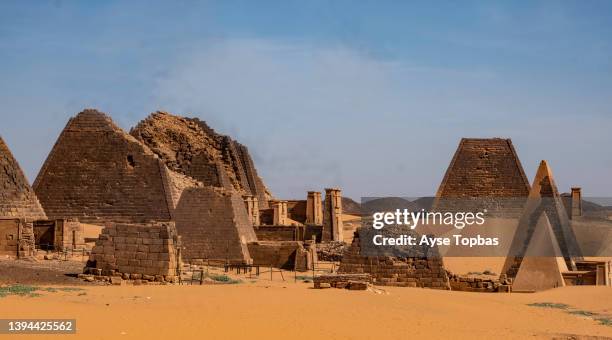pyramids of the kushite rulers at meroe, covering a period from 300 bc to about 350 ad, sudan - スーダン ストックフォトと画像