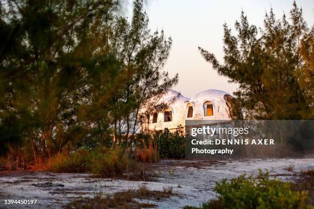 dome homes of cape romano - marco island 個照片及圖片檔