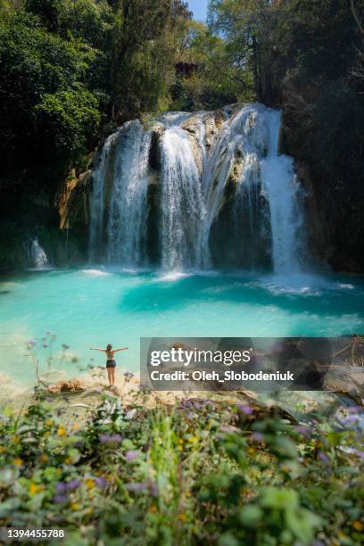 woman raising arms near  el chiflon waterfall in chiapas - chiapas stock pictures, royalty-free photos & images