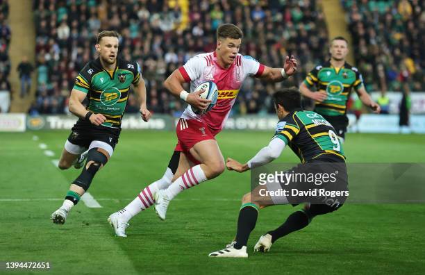 Huw Jones of Harlequins scores their team's second try during the Gallagher Premiership Rugby match between Northampton Saints and Harlequins at...