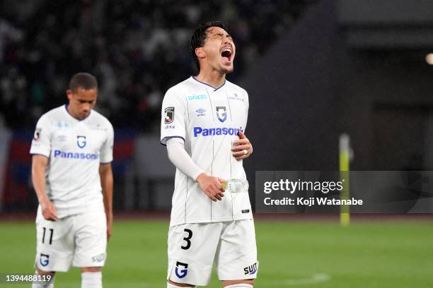 Gen Shoji of Gamba Osaka reacts during the J.LEAGUE Meiji Yasuda J1 10th Sec. Match between F.C.Tokyo and Gamba Osaka at National Stadium on April...