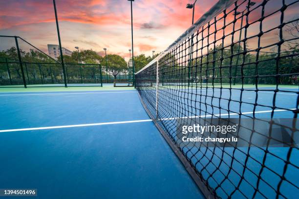 tennis court net - tennisnetz stock-fotos und bilder