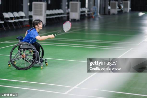 handicapped badminton players actively training their skills - badminton sport stockfoto's en -beelden