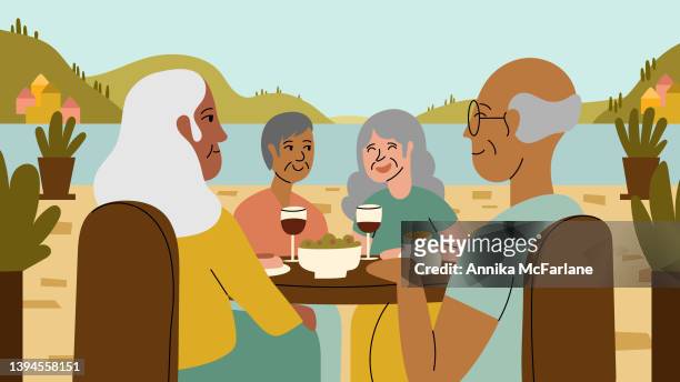 eine gruppe multirassischer seniorenfreunde genießt im urlaub zusammen eine mahlzeit - restaurant sydney outside stock-grafiken, -clipart, -cartoons und -symbole