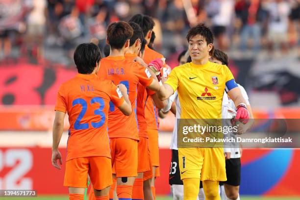 Shusaku Nishikawa of Urawa Red Diamonds fists bumps with Shandong Taishan players prior to the AFC Champions League Group F match between Shandong...