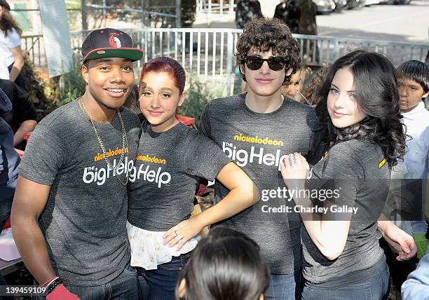 Actors Leon Thomas III, Ariana Grande, Matt Bennett and Elizabeth Gillies along with fellow castmembers of Nickelodeon's hit series Victorious, in...