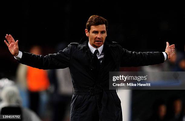 Andre Villas-Boas the Chelsea manager reacts to events on the pitch during the UEFA Champions League round of 16 first leg match between SSC Napoli...