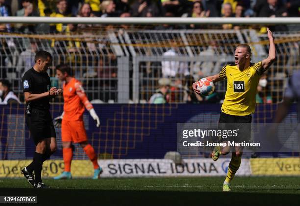 Erling Haaland of Borussia Dortmund celebrates scoring a penalty goal during the Bundesliga match between Borussia Dortmund and VfL Bochum at Signal...