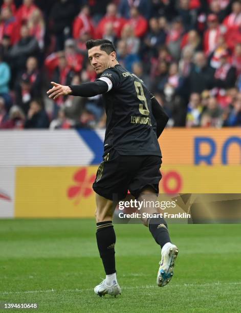 Robert Lewandowski of FC Bayern Muenchen celebrates after scoring their team's first goal during the Bundesliga match between 1. FSV Mainz 05 and FC...