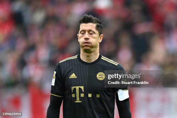 Robert Lewandowski of FC Bayern Muenchen reacts during the Bundesliga match between 1. FSV Mainz 05 and FC Bayern Muenchen at MEWA Arena on April 30,...