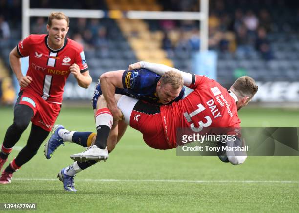 Perry Humphreys of Worcester Warriors tackles Elliot Daly of Saracens during the Gallagher Premiership Rugby match between Worcester Warriors and...