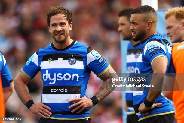 Danny Cipriani and Joe Cokanasiga of Bath looks on their side concede another try during the 0-64 defeat during the Gallagher Premiership Rugby match...