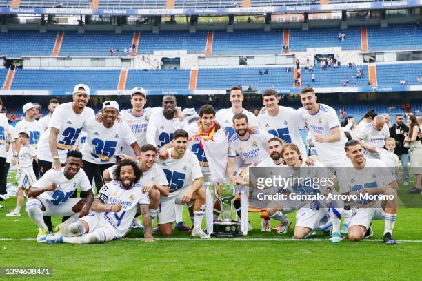 Players of Real Madrid celebrate following their side's victory in the LaLiga Santander match between Real Madrid CF and RCD Espanyol for their 35th...
