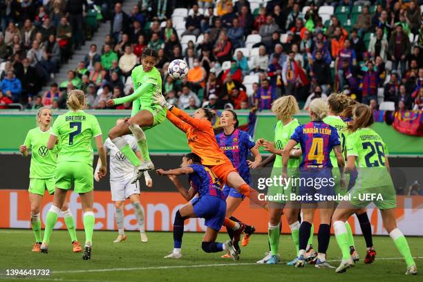 Sveindis Jonsdottir of VfL Wolfsburg clashes with Sandra Panos of FC Barcelona during the UEFA Women's Champions League Semi Final Second Leg match...