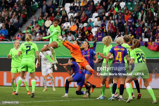 Sveindis Jonsdottir of VfL Wolfsburg clashes with Sandra Panos of FC Barcelona during the UEFA Women's Champions League Semi Final Second Leg match...
