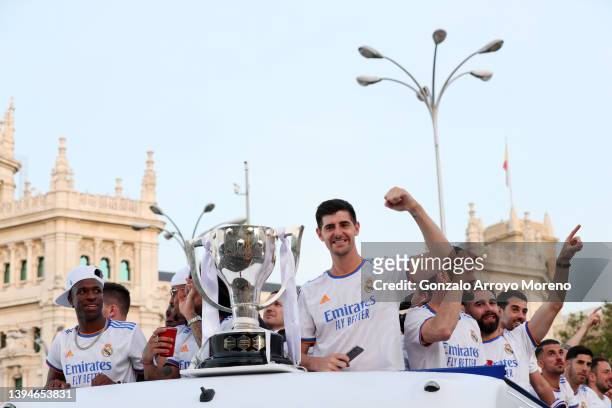 Thibaut Courtois of Real Madrid celebrates with the LaLiga trophy at Plaza de Cibeles following the victory in their LaLiga match against RCD...