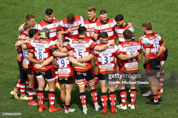 Lewis Ludlow the captain of Gloucester addresses his team ahead of kick off during the Gallagher Premiership Rugby match between Gloucester Rugby and...