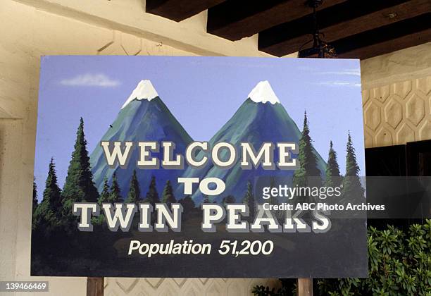 Press Trip - Shoot Date: July 7, 1990. TWIN PEAKS WELCOME SIGN