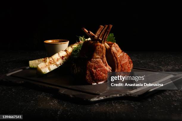 grilled beef barbecue veal rib - beef ribs stockfoto's en -beelden