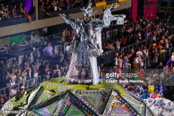 Member of Viradouro performs during the Champions Parade on the last day of Rio de Janeiro 2022 Carnival at Marquês de Sapucaí Sambodrome on April...