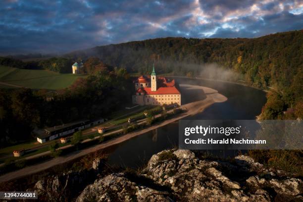 danube gorge near weltenburg, kelheim, bavaria, germany - outdoor brewery stock pictures, royalty-free photos & images