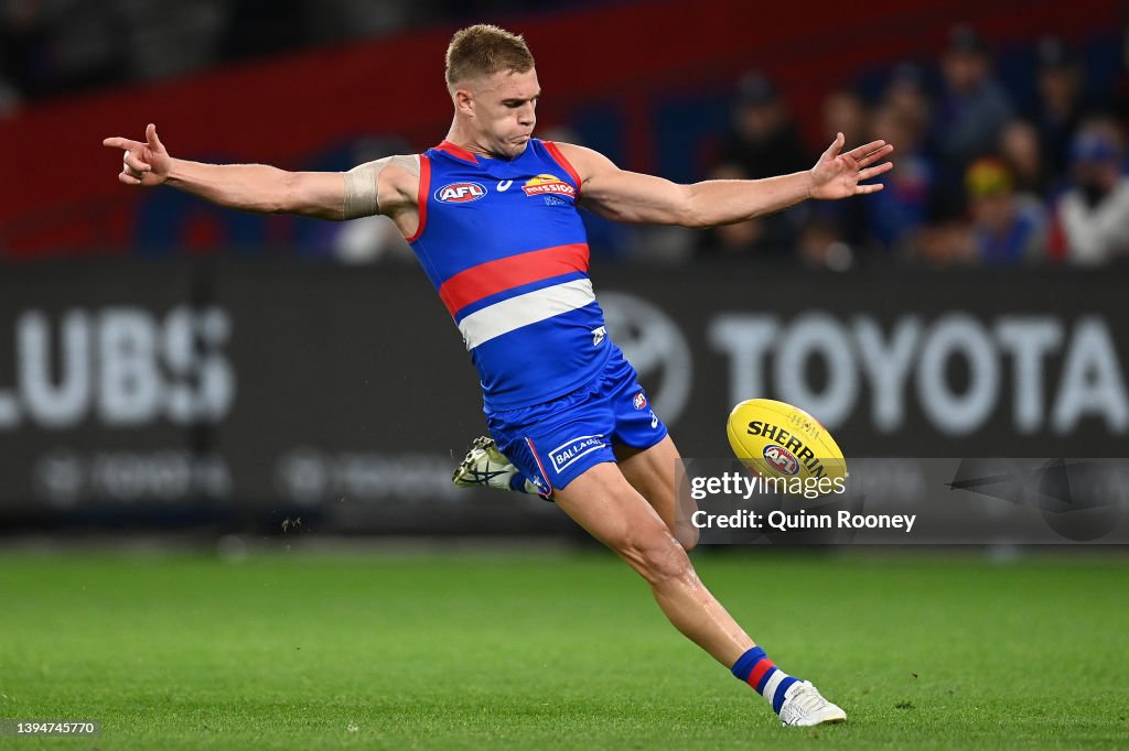 AFL Rd 7 - Western Bulldogs v Essendon