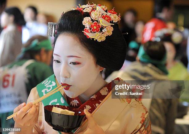 Maiko eats boiled bean curd during the 38th Boiled Bean Curd Eating Contest at Kiyomizu Junsei Okabeya on February 20, 2011 in Kyoto, Japan. The...