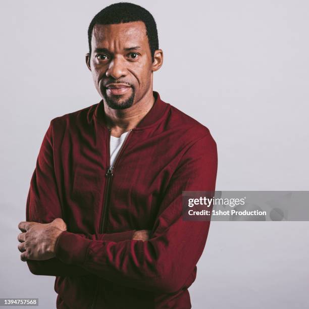 african man portrait, confidence. - trainer cutout stockfoto's en -beelden
