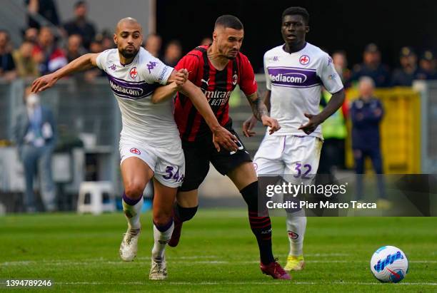 Rade Krunić of AC Milan competes for the ball with Sofyan Amrabat of ACF Fiorentina during the Serie A match between AC Milan and ACF Fiorentina at...