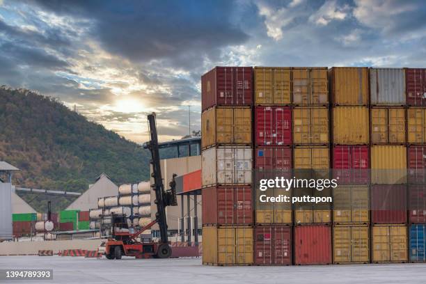 Double Stack Engine Loading 111 Double Stack Train Stock Photos, High-Res Pictures, and Images ...