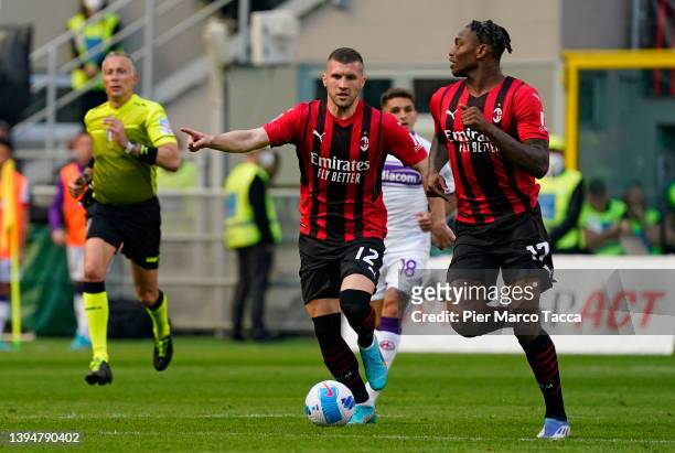 Ante Rebić of AC Milan in action during the Serie A match between AC Milan and ACF Fiorentina at Stadio Giuseppe Meazza on May 01, 2022 in Milan,...