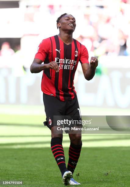 Rafael Leao of AC Milan celebrates after scoring their team's first goal during the Serie A match between AC Milan and ACF Fiorentina at Stadio...