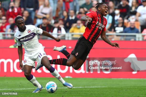 Rafael Leao of AC Milan is challenged by Jonathan Ikone of Fiorentina during the Serie A match between AC Milan and ACF Fiorentina at Stadio Giuseppe...
