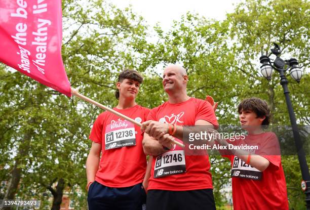 Sir Andrew Strauss starts the Ruth Strauss Foundation run with sons Sam and Luca during the Vitality Westminster Mile on May 01, 2022 in London,...
