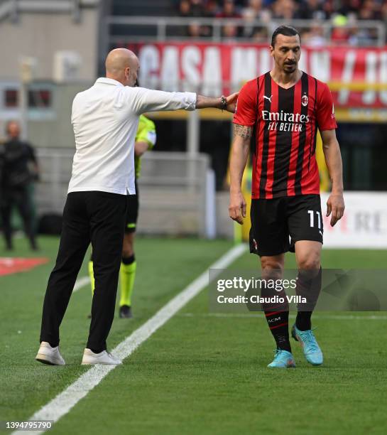 Head coach of AC Milan Stefano Pioli gestures with Zlatan Ibrahimovic during the Serie A match between AC Milan and ACF Fiorentina at Stadio Giuseppe...