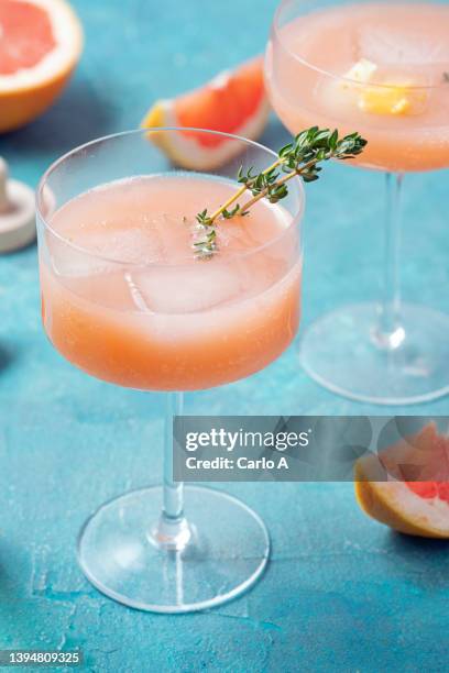 paloma cocktail with grapefruit and tequila - food and drink imagens e fotografias de stock