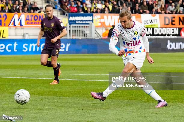 Finn Stokkers of RKC Waalwijk scores the 1-0 for RKC Waalwijk during the Dutch Eredivisie match between RKC Waalwijk and FC Groningen at Mandemakers...